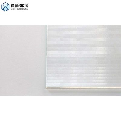 Glas mit schillerndem Muster