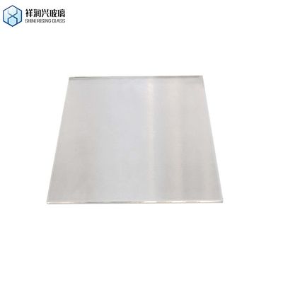 Glas mit schillerndem Muster