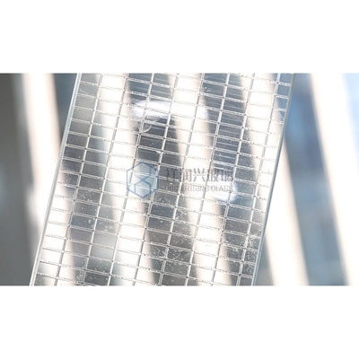 Personalisiertes flaches 3,2/4mm En12150 SPF-Glas mit niedrigem Eisentemper für Solarpaneele