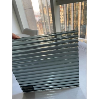 Schichten Nachfrage Fluted Muster gehärtetes Glas für Innenräume Glas Trennwand Dusch Tür