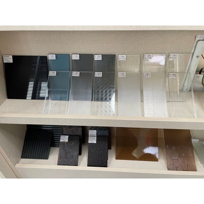 Erfahrenes Glas für Möbeln
