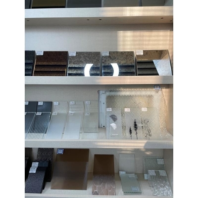Erfahrenes Glas für Möbeln