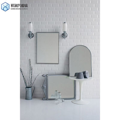 Qingdao-Hersteller bieten klare Retro-Tischspiegel aus Aluminiumglas an