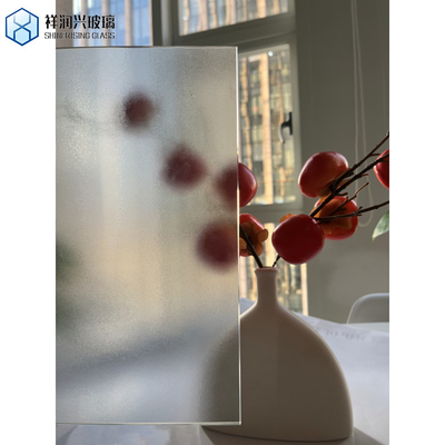 Niedrig E Beschichtet 5 mm Klares Rundgrobe Geklebtes Glas Fluted Musterglas für Trennwand
