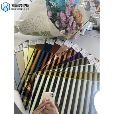 Handelsüblicher Klarglasspiegel mit runden Kanten und flacher polierter Oberfläche