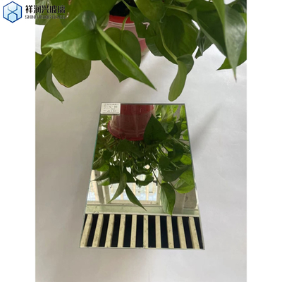 Badezimmerglasspiegel mit antikem Silberdefogger Touchsensor und Rahmenmaterial