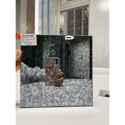 Dekorativer Spiegel im antiken Stil mit Glasrahmen zu erschwinglichen Preisen