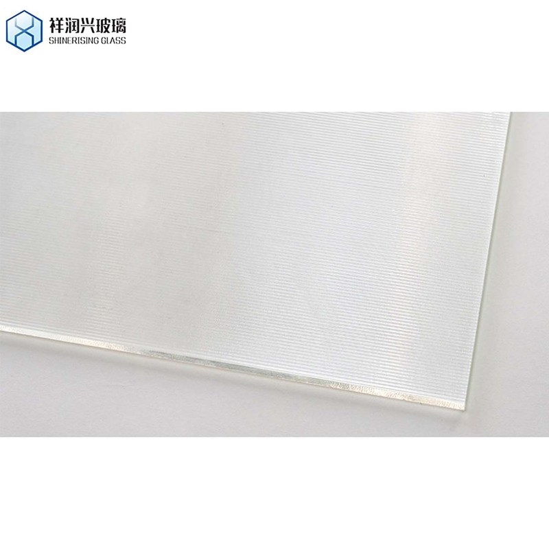 Glas mit schillerndem Muster